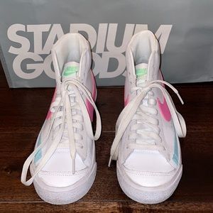 Nike Blazer Mid 77 Vintage 100 Pink Glow. Women’s size US 6, U.K 3.5, EUR 36.5.
